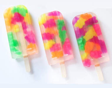 色彩繽紛的《小熊軟糖料理》太可愛人家捨不得吃啦♥