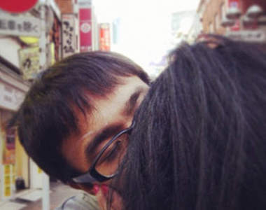 最新《一人約會》接吻拍攝法  怎麼有股淡淡的哀傷ಥ_ಥ