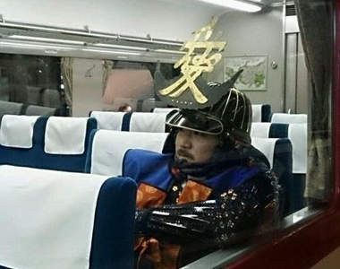 戰國武將《直江兼續》目擊情報 原來武將們也是電車通勤啊~(誤)
