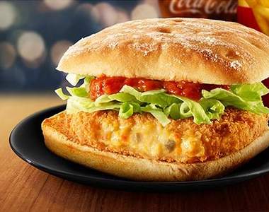 日本麥當勞新推出《蟹肉可樂餅漢堡》有辦法挽回客人的心嗎?