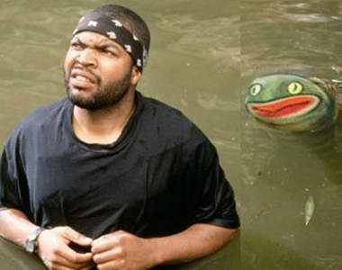 《俄羅斯手繪電影海報》我真的看不出它們在演什麼？