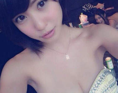 G罩杯胸部按摩術　岸明日香露一手最性感的馬殺雞