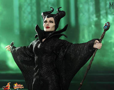 《黑魔女：沉睡魔咒》梅菲瑟　強悍女巫＋好保母不敗一尊嗎？