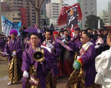 日本《2014成人式》珍場面續出　是不小心回到戰國時代了嗎...(ﾟﾛﾟ屮)屮　