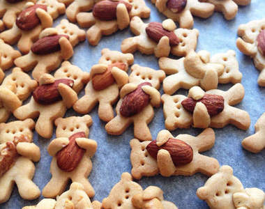 妄想級料理《抱堅果小熊餅乾》太可愛了怎麼捨得吃(｡`ᴥ´)