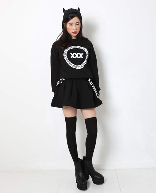 戲很多網拍 這些衣服的名字一個比一個奇怪xdd