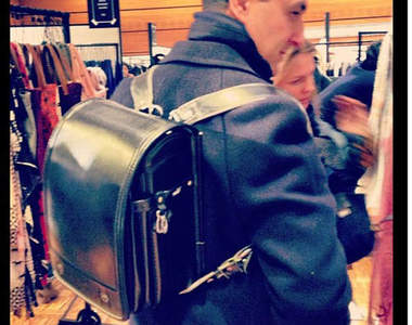 《日本小學生書包》傳到國外竟然變成?