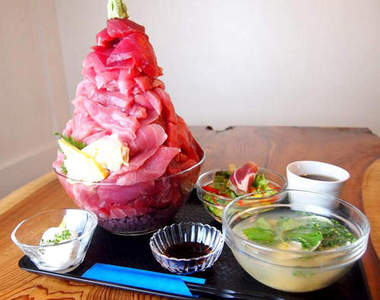 便宜又大碗的《終極鮪魚丼》登場　考驗你的堆疊功力(ﾟДﾟ;)