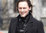 湯姆希德斯頓《Crimson Peak》黑色復古風現身片場 湯姆希德斯頓《Crimson Peak》黑色復古風現身片場