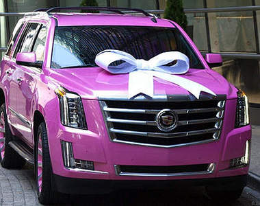 粉紅色《凱迪拉克Escalade》這樣的母親節禮物沒問題嗎?