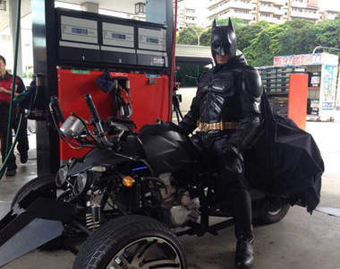 《日本野生蝙蝠俠》真面目公開　秘密基地也跟電影裡一樣豪華嗎？