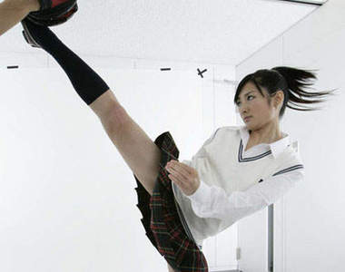 高踢腿女孩 小褲褲大露出誰又踢的最好看