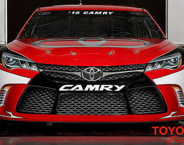 2015年式《Toyota Camry賽車》變臉出征NASCAR