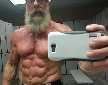 《超殺長輩》外表是老人 心態是超人的~超殺老人家