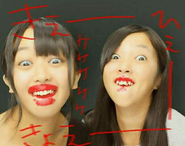 日本拍貼機的《拍貼意外》說好的修飾效果呢?(-∀-`; )