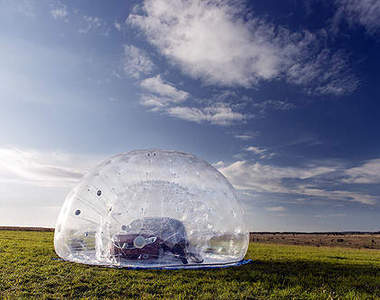 《Nissan Note》怎麼把車車給開進泡泡裡呢？