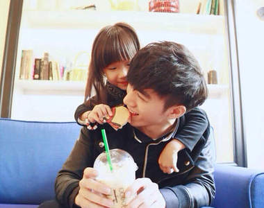 爆紅《差18歲兄妹》有這樣的帥葛格真好～>///<