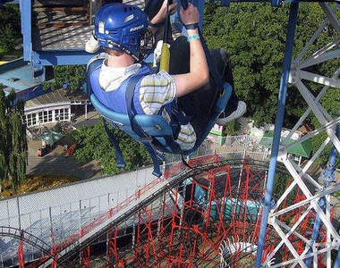 丹麥天空塔　加速度1G的自由落體設施讓我嗨到都濕了　