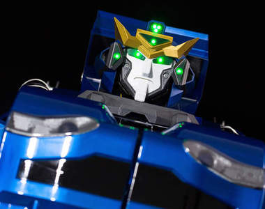 真實版變形金剛　「J-deite Quarte」是一部人性化的萬能電腦車