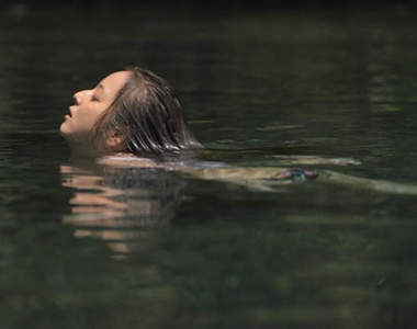 《佐佐木希的巴厘舞蹈》日本網友直呼畫面太エロ（多圖）