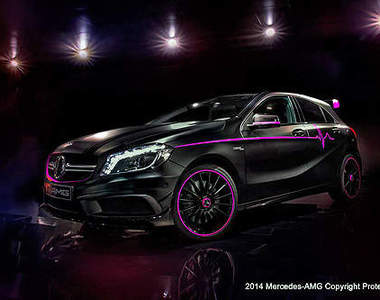 超吸睛《賓士A45 AMG》消光黑搭粉紅是哪一種美？