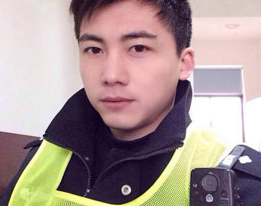 陸《賣萌交警》真是多元化經營的警察叔叔......