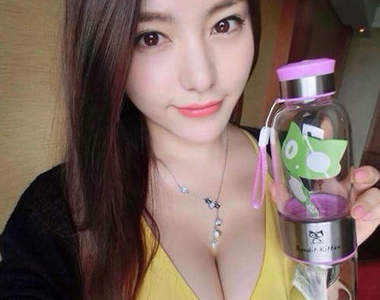 榨汁妹宋小貓　眼花了這個（罩）杯多大看不清楚惹❤