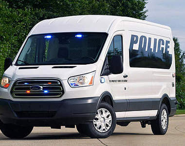 《福特Transit Prisoner Transport Vehicle》簡直就是行動監獄惹