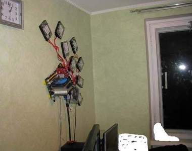 神網友自製《超霸氣牆上PC桌機》　挑戰你的組裝極限ww