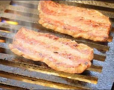 晚餐文《新宿立食燒肉店》獨自享受最高等級的A5牛肉～