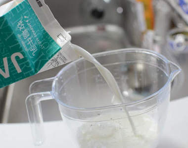 《詐騙牛奶盒》只有950ml的容量卻裝了1000ml？廠商的回應是..？