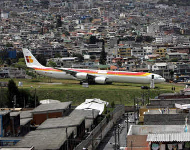 世上最危險的飛機跑道TOP 10  是玩命還玩技術...