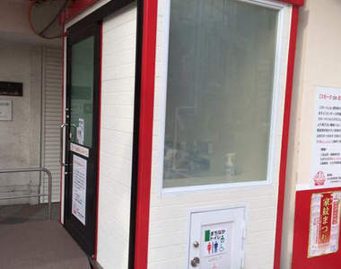 日本《透明公廁》致命缺點發現　唯一破解方法就是邊上廁所邊蠕動（誤）