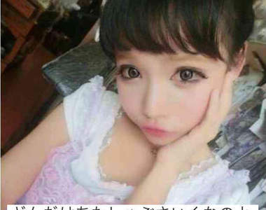 《意味不明的女生自拍推文》好討厭喔~自己怎麼長得這麼醜~(按快門)