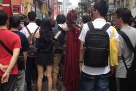 《有事》地球危機!神秘鎧甲戰士街頭直擊?!Σヽ(゚Д ゚; )ノ 《有事》地球危機!神秘鎧甲戰士街頭直擊?!Σヽ(゚Д ゚; )ノ