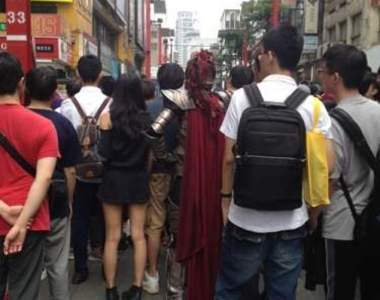 《有事》地球危機!神秘鎧甲戰士街頭直擊?!Σヽ(゚Д ゚; )ノ