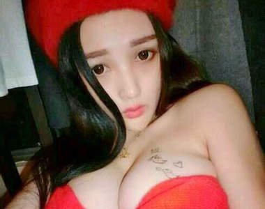 奶字妹南龏晨　那胸口到底是在寫些什麼呢？