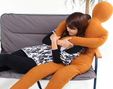 《暖暖的人型抱枕》聖誕節終於不用孤單一個人過了（；ω；）