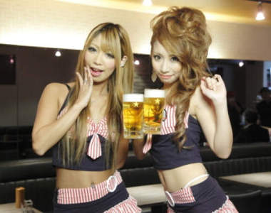 辣妹陪你喝《比基尼居酒屋》只怕太性感