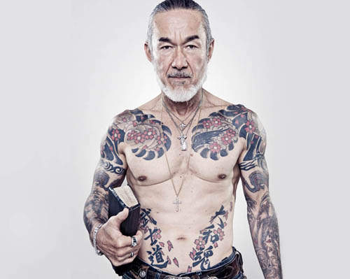 刺青 不良牧師 傳教時會裸上半身嗎 ｖ