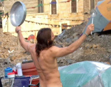 傑克葛倫霍拍攝《Everest》全裸不露片場秀PP