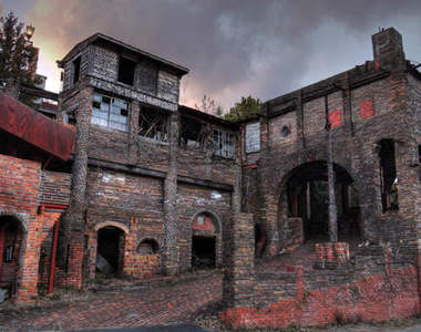 外觀根本廢墟的《紅磚咖啡廳》壞天氣來更有fu喔～