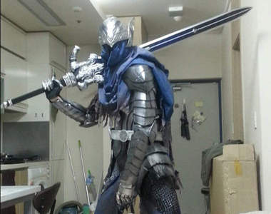 亞爾特留斯COSPLAY　真實製作「漫步深淵之傳說騎士」套裝