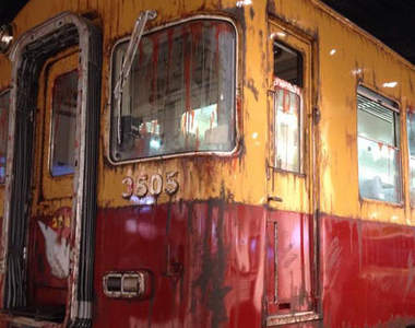 超恐怖《血電車》車上也會有什麼靈異事件發生嗎(━(-(´Д`゚;)-)━)