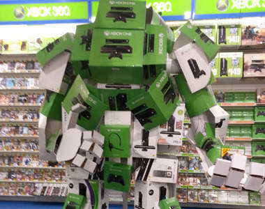 《Xbox One紙箱機器人》遊戲店員為了業績崩潰了嗎ww