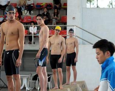 游泳隊致命的吸引力～想要全校女生為你瘋狂就先加入游泳隊吧XD