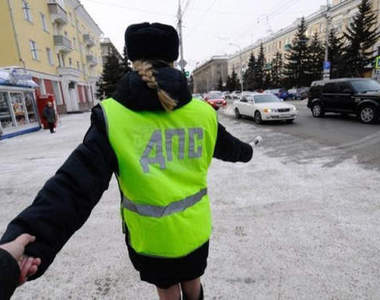《Follow Me》女警篇 怎麼覺得很像被抓走啊..(搔頭)