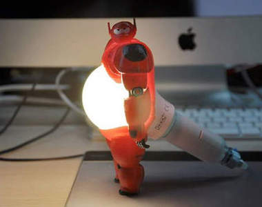 《大英雄天團》把杯麵3D列印成杯麵燈泡(發光)