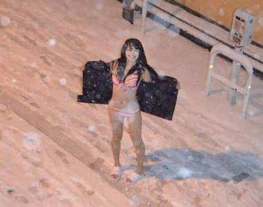 秋葉原雪女　有個女孩在雪地裡就這麼脫惹．．．