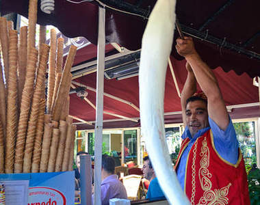 《搞怪土耳其冰淇淋攤》能否破解他們的招術